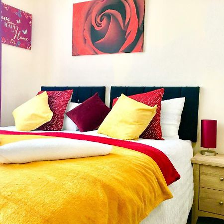 Studio Apartment, Private Bathroom And Parking Ίλφορντ Εξωτερικό φωτογραφία
