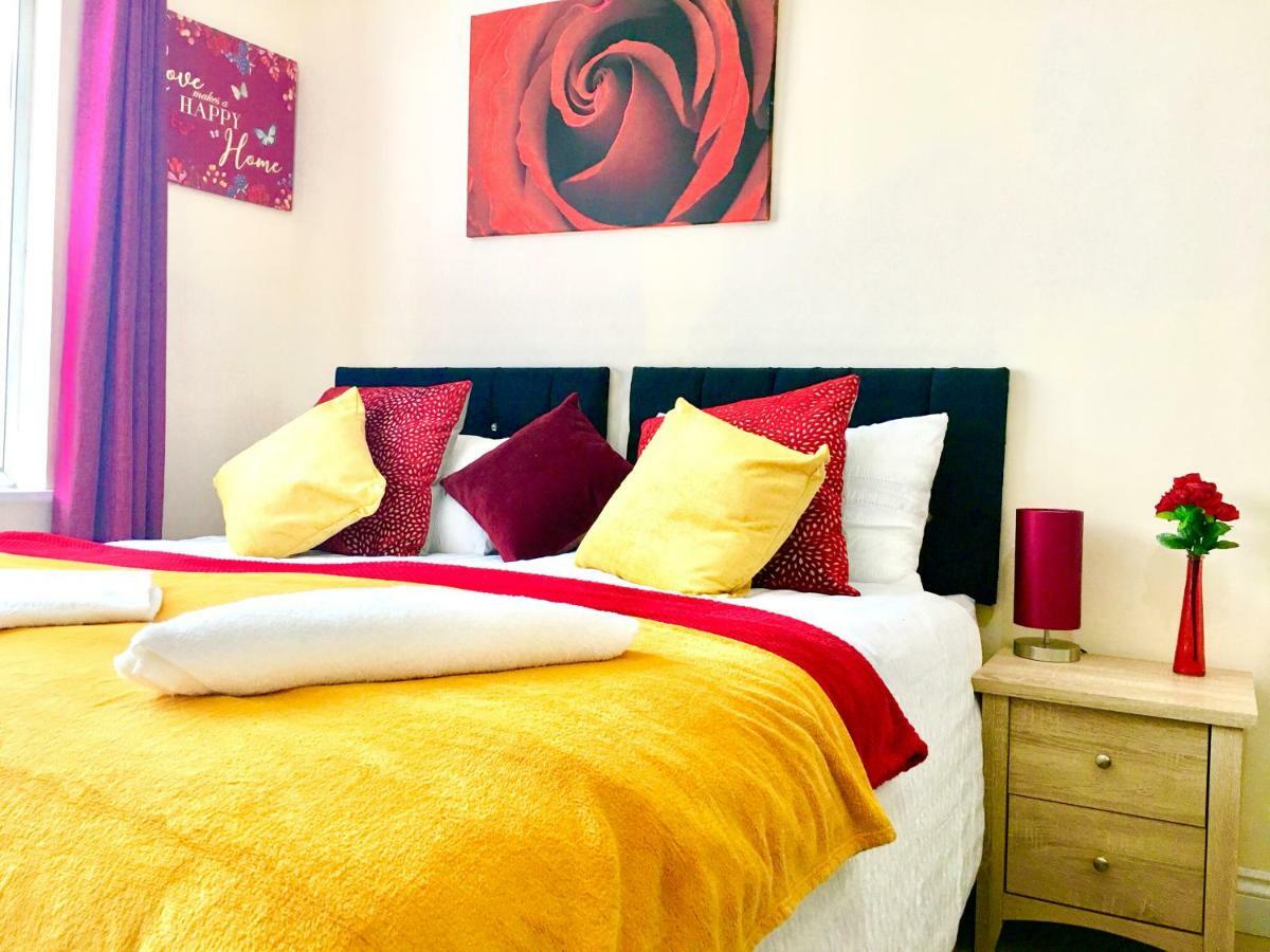Studio Apartment, Private Bathroom And Parking Ίλφορντ Εξωτερικό φωτογραφία